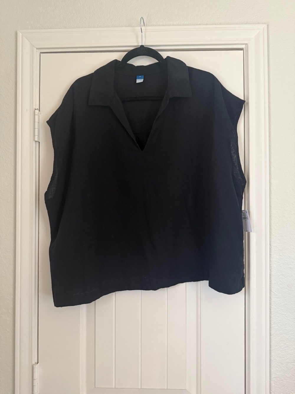 Old Navy Black Sleeveless V-Neck Collared Tunic Top